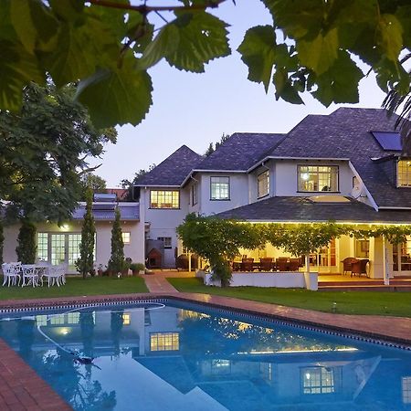 Ten Stirling Bed & Breakfast Йоханнесбург Экстерьер фото
